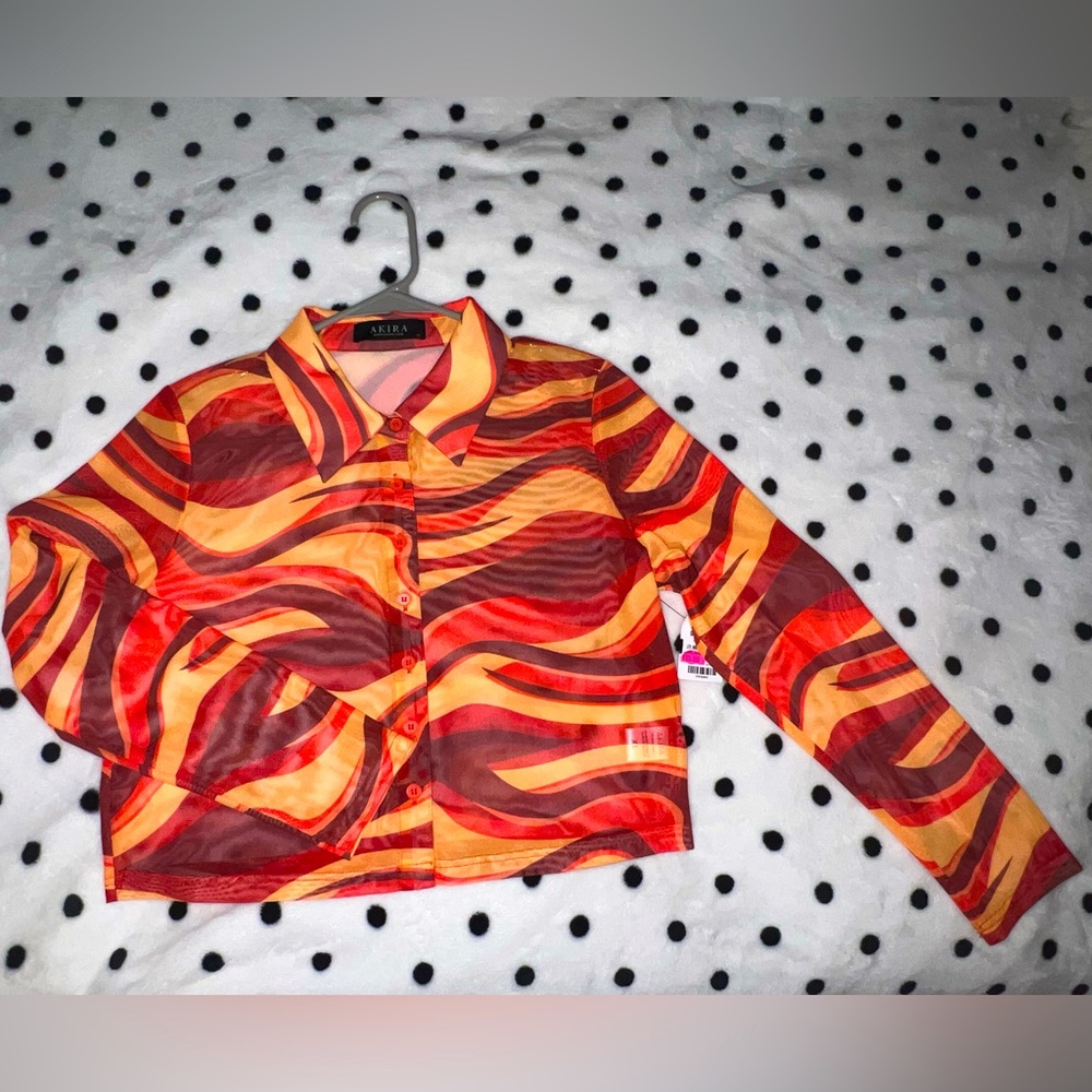 70s marble, cropped, long-sleeve top.